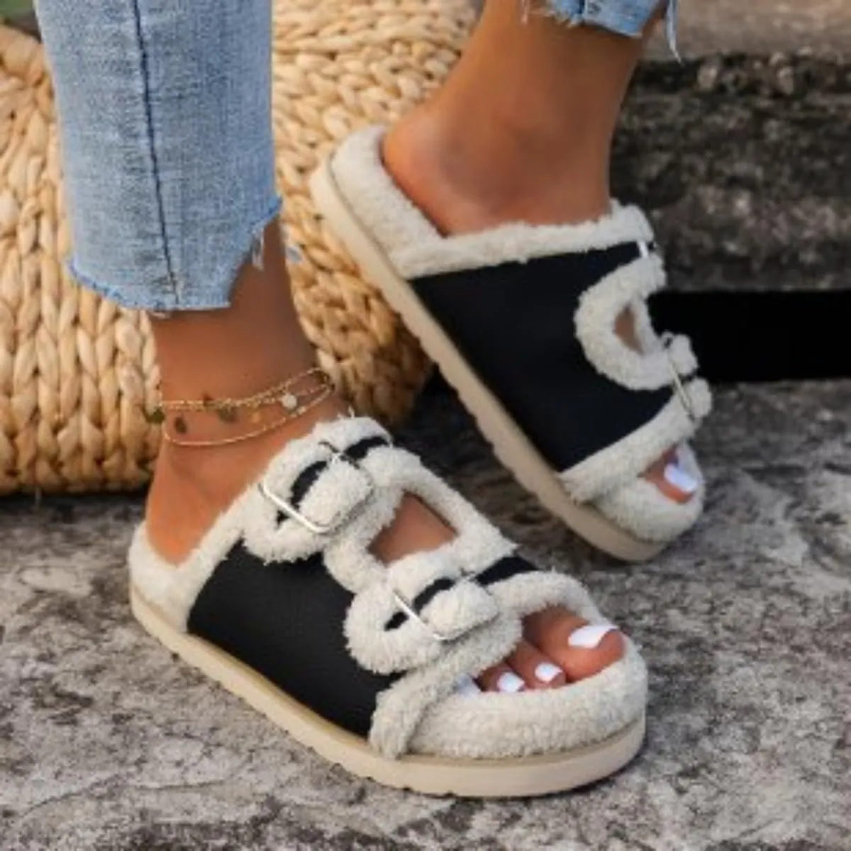 Plush Slippers Thick Sole Open Toe for Women Metal Buckle Fuzzy Slippers Fashion Cozy Fluffy Indoor Home Slipper